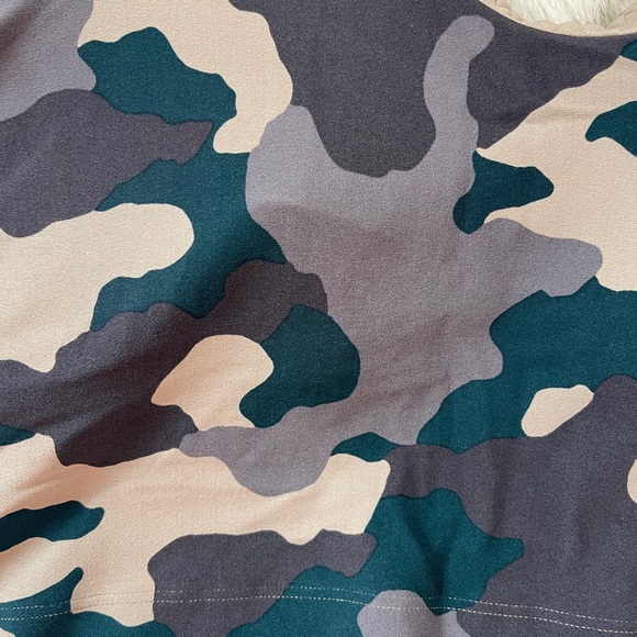 NWT Aerie Green and Brown Camouflage Sports Bra with Lace-Up Back - Picture 9 of 11